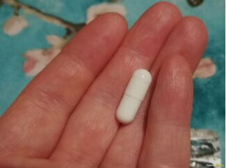 The Vermixin capsule is white in color and small in size. 